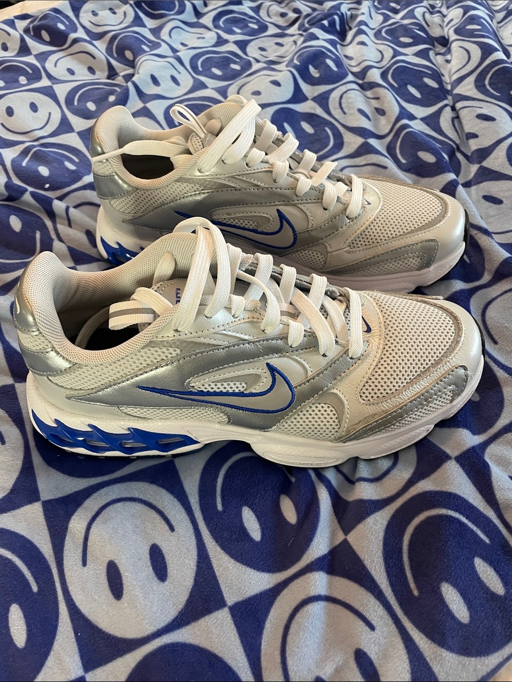 Nike zoom air sneakers silver white blue